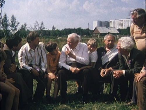 ����� ����